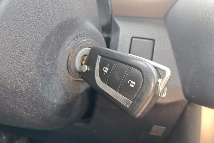 Used Toyota RAV4 2015 2.0L CVT Two-Wheel Drive Fashion Edition
