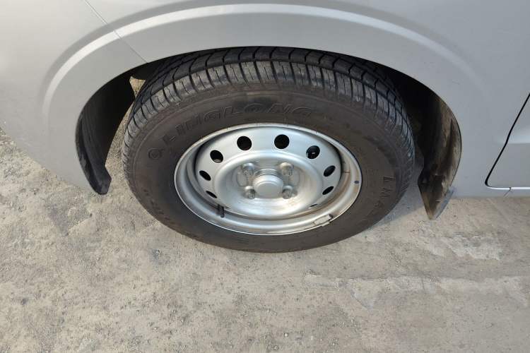 Used Wuling Hongguang V 2022 1.5L Jingqu Edition Enclosed-Window Vehicle with Electric Power Steering LAR
