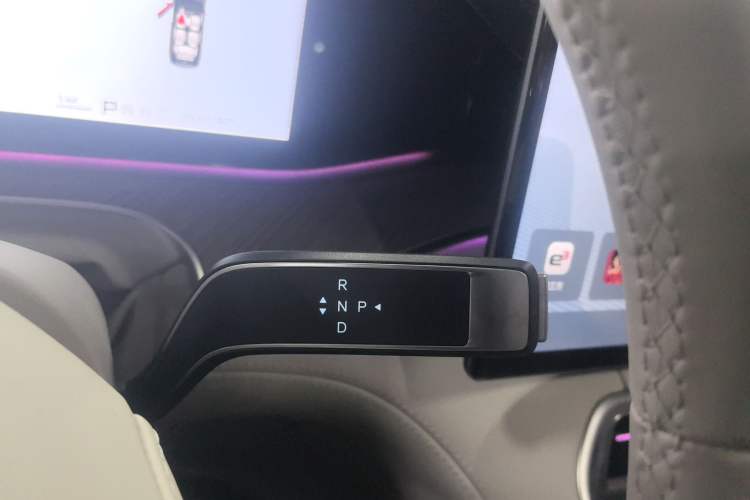 Used Denza N9 2025 Flagship Model
