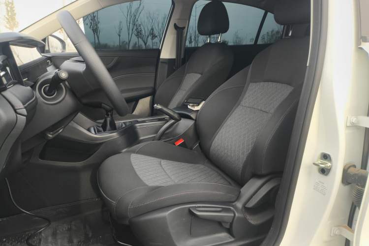 Used Roewe i5 2023 1.5L Manual Comfort Edition
