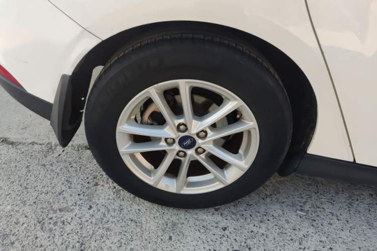 Used Ford Focus 2015 Hatchback EcoBoost 125 Automatic Supreme Style Edition
