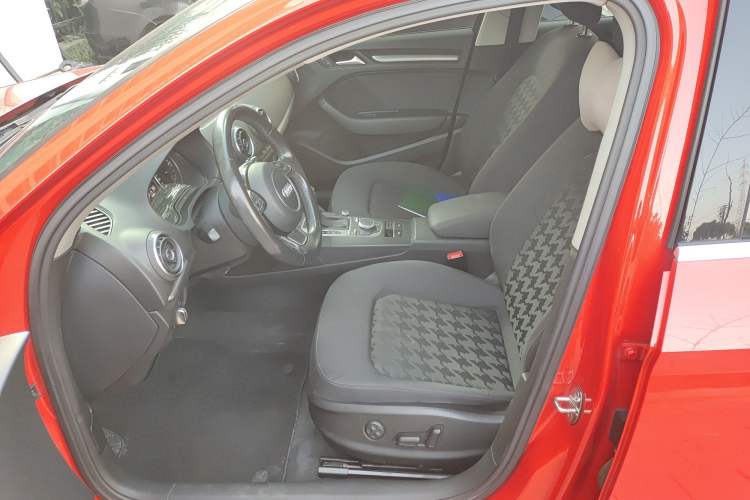 Used Audi A3 2014 Limousine 35 TFSI Automatic Fashion Model
