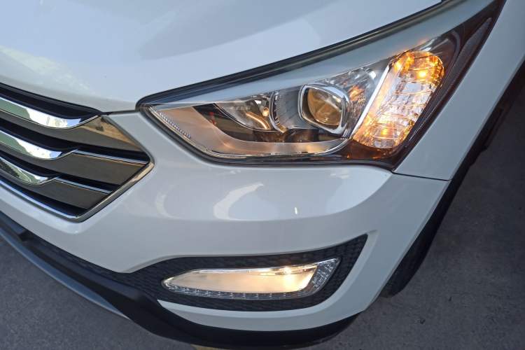 Used Hyundai Santa Fe 2013 2.4L Automatic Two-Wheel Drive Smart Version