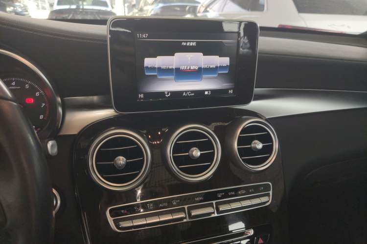 Used Mercedes-Benz GLC 2019 GLC 260 L 4MATIC Dynamic Model
