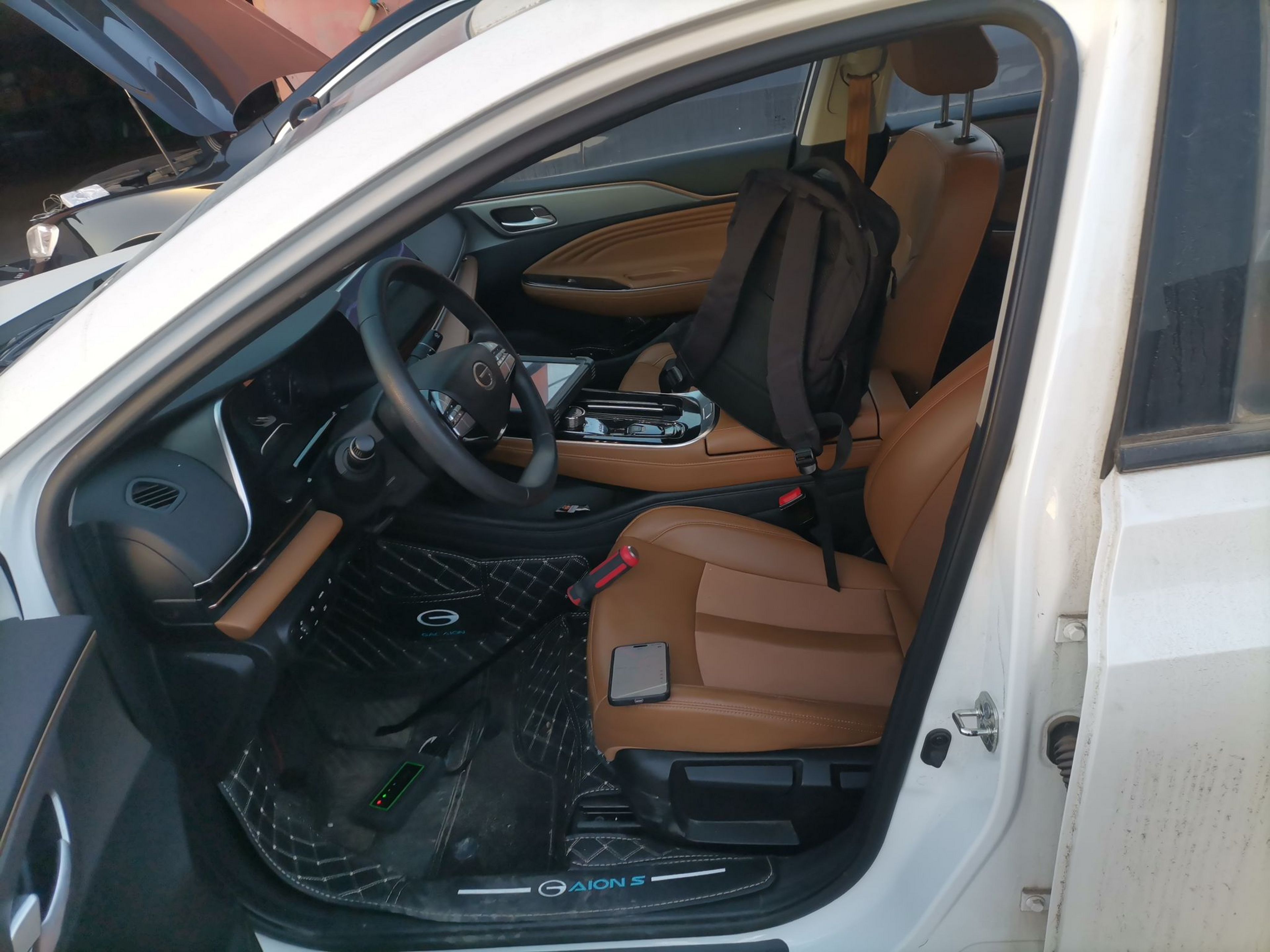 المقاعد الأمامية داخل السيارة