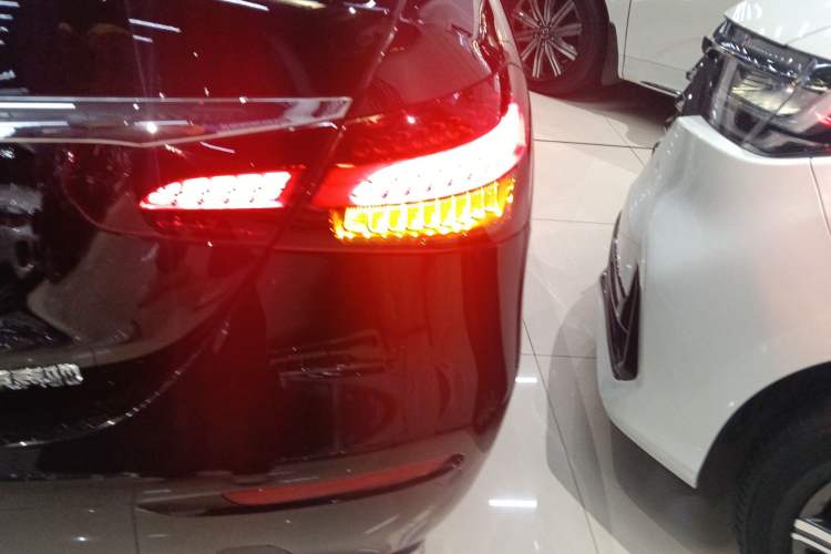 Used Mercedes-Benz E-Class 2022 Second Facelift E 260 L
