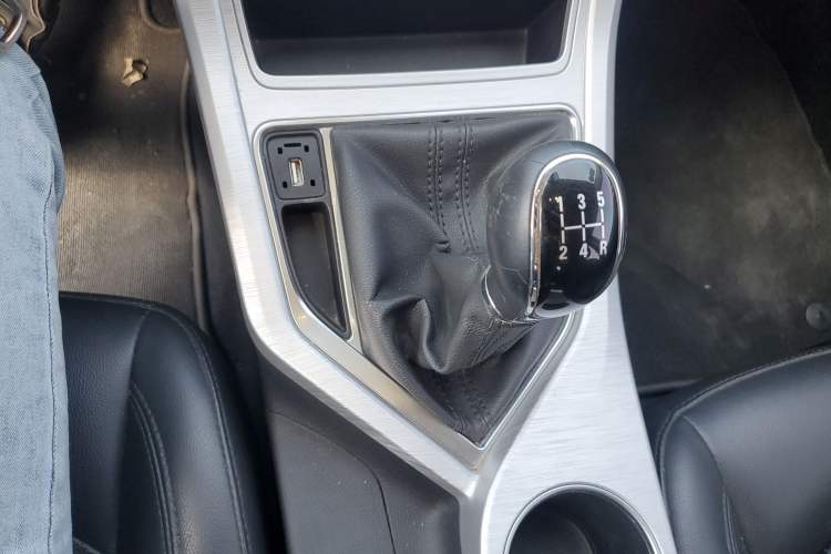 Used Geely Auto Vision 2019 Upgraded Model 1.5L Manual Luxury Version China VI Standard