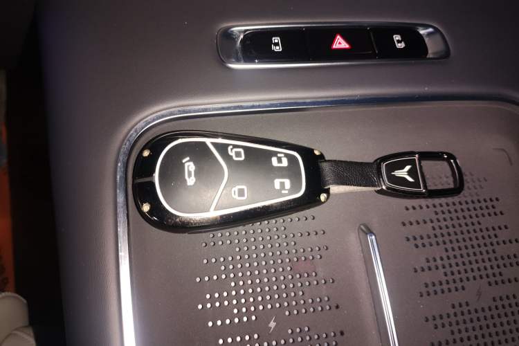 Used VOYAH Dream 2025 PHEV Four-Wheel Drive Prestige Kunpeng Edition