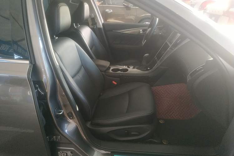 Used Infiniti Q50L 2018 2.0T Enjoyment Version China VI Standard