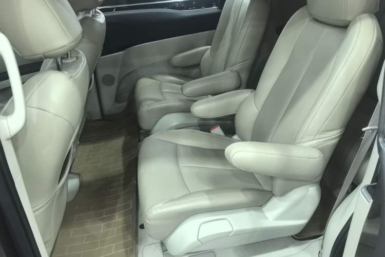 Used Buick GL8 2021 Land Cruiser Executive Class 652T Comfort Model
