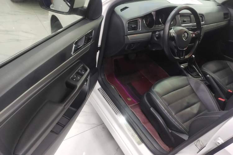 Used Volkswagen Lavida 2017 1.6L Automatic Comfort Edition
