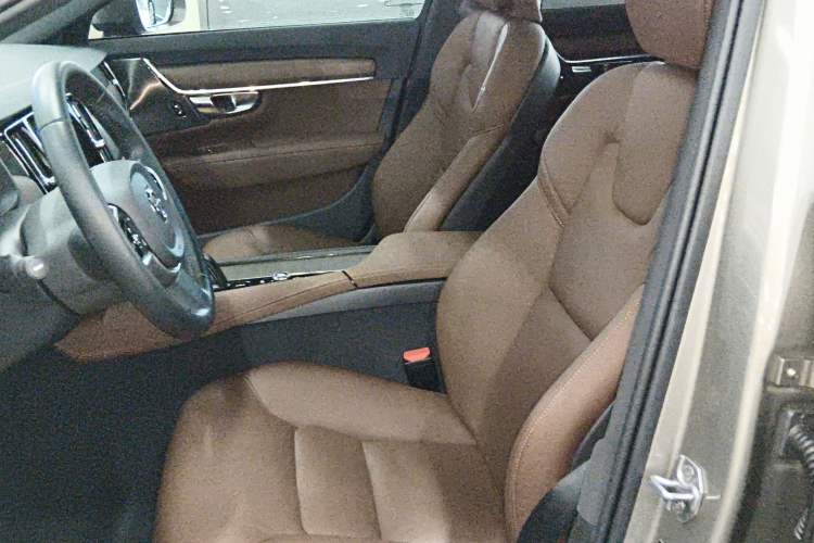 Used Volvo V90 2021 Cross Country B5 AWD Smart Range Edition
