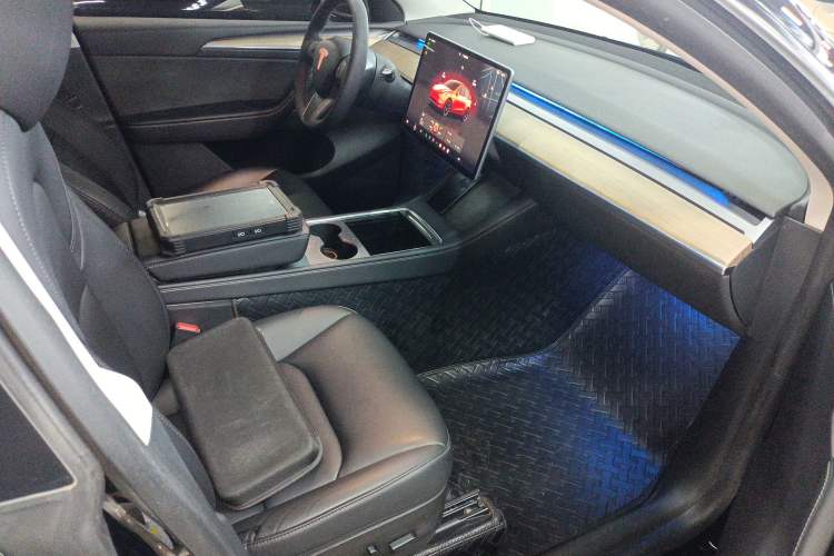 Used Tesla Model Y 2022 Rear-Wheel-Drive Version
