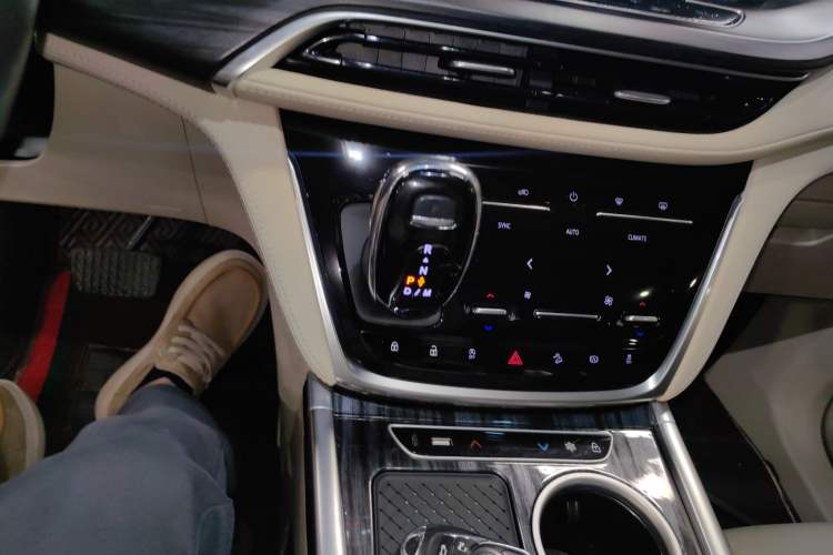 Used Buick GL8 2022 ES Land Cruiser 653T Luxury Model
