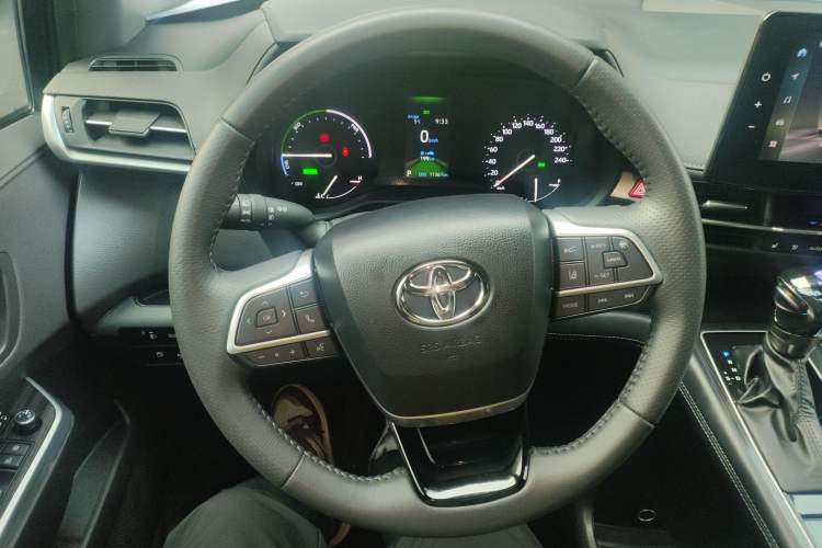 Used Toyota Sienna 2024 2.5L Hybrid Luxury Edition
