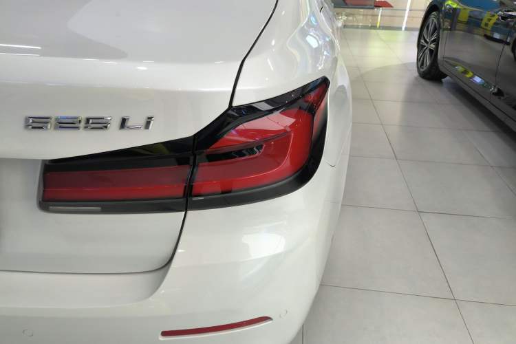 Used BMW 5 Series 2021 525Li Luxury Package
