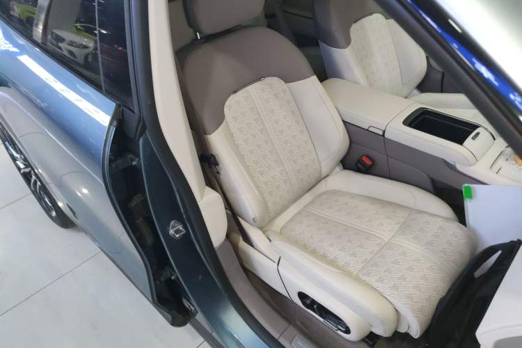 Used Zeekr 7X 2025 100 kWh Long-Range Rear-Wheel Drive with Intelligent Driving Features
