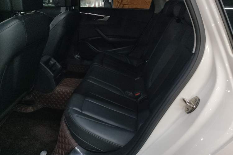 Used Audi A4L 2022 40 TFSI Stylish and Elegant Edition
