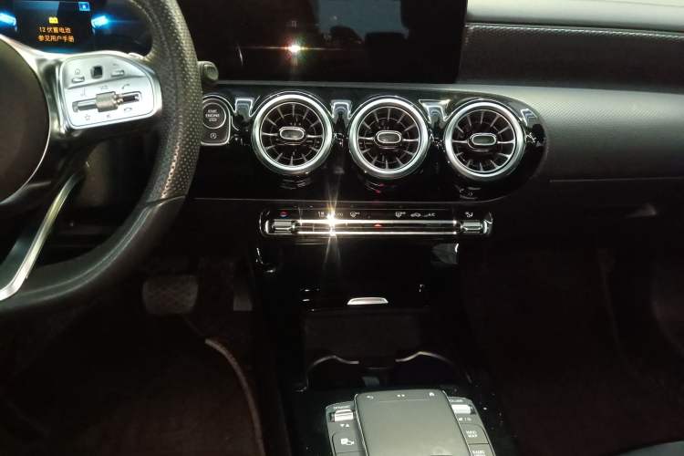 Used Mercedes-Benz A-Class 2021 A 200 L Sport Sedan Fashion Model
