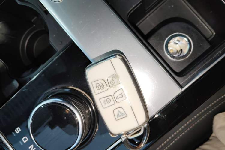 Used Land Rover Range Rover Velar 2019 250 PS