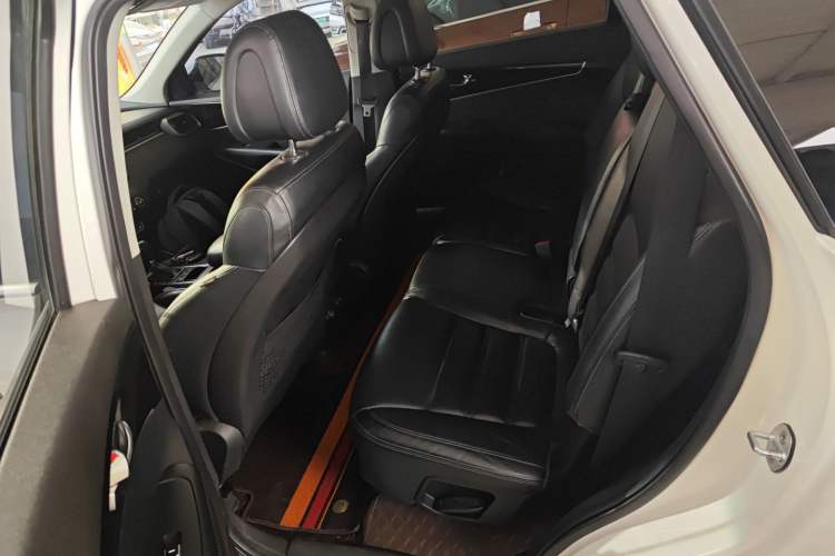 Used Kia Sorento 2015 Sorento L 2.4L Gasoline 4WD Elite Edition 7 Seats China IV Standard
