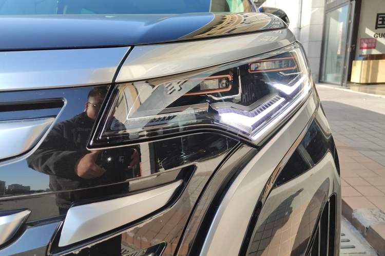 Used Denza D9 2022 DM-i 970 Four-Wheel Drive Prestige Model
