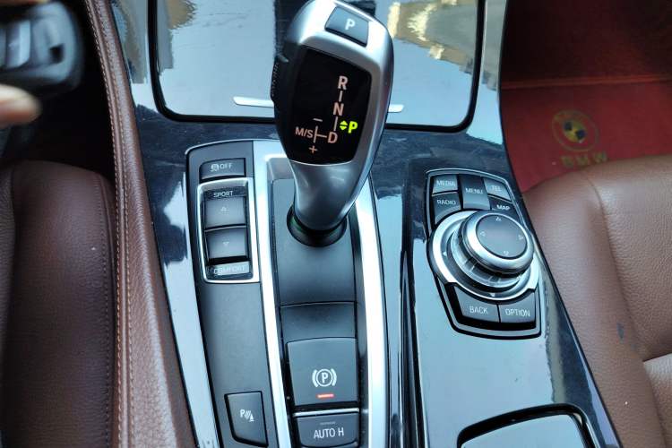 Used BMW 5 Series 2014 520Li Elegant Model
