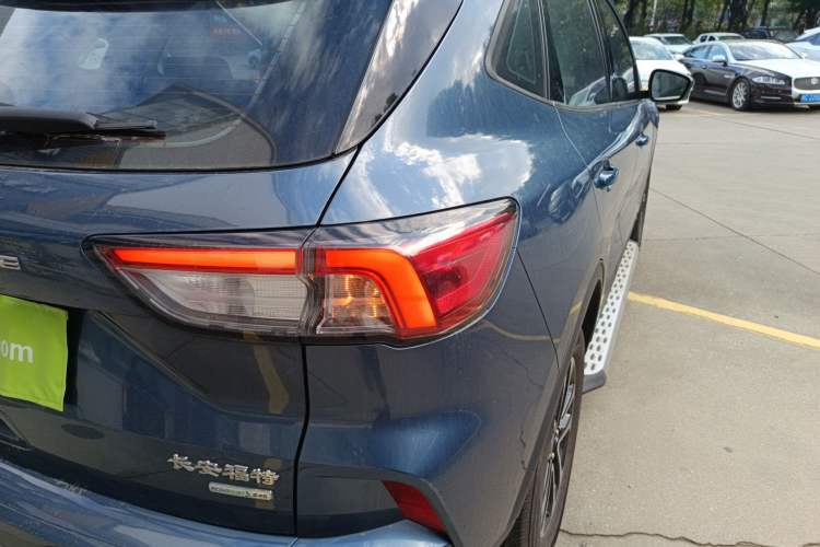 Used Ford Escape 2020 EcoBoost 245 Two-Wheel-Drive Comfort Edition
