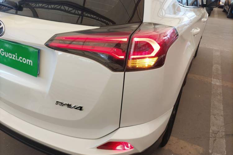 Used Toyota RAV4 2019 2.0L CVT Two-Wheel Drive Pioneer Edition China V Standard
