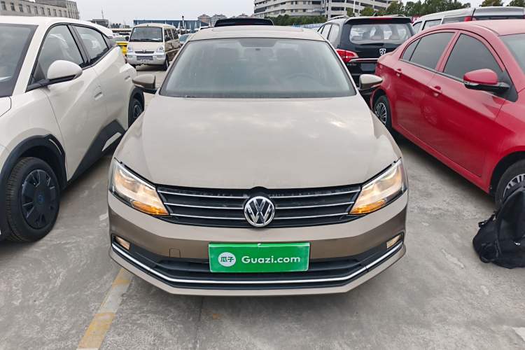 Used Volkswagen Sagitar 2015 1.6L Automatic Comfort Model
