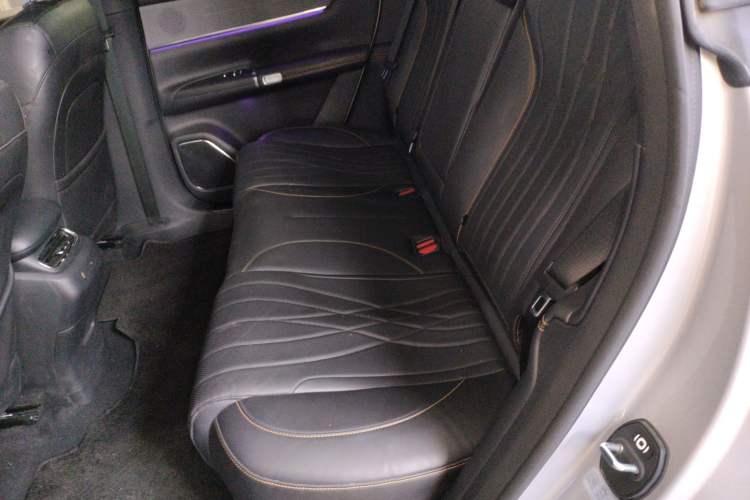 Used  Q07 2025 215 Prestige Edition