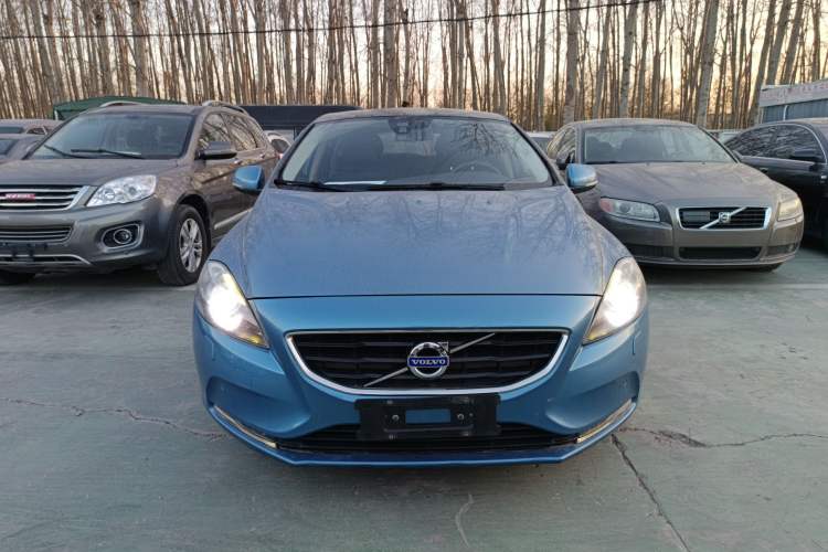 Used Volvo V40 2015 1.6T Zhiya Edition
