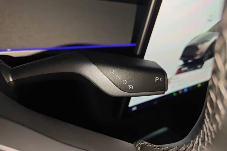 Used Tesla Model Y 2023 Rear-Wheel-Drive Version
