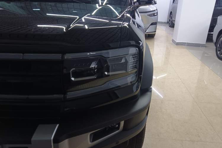 Used  Leopard 5 2023 Navigator Edition
