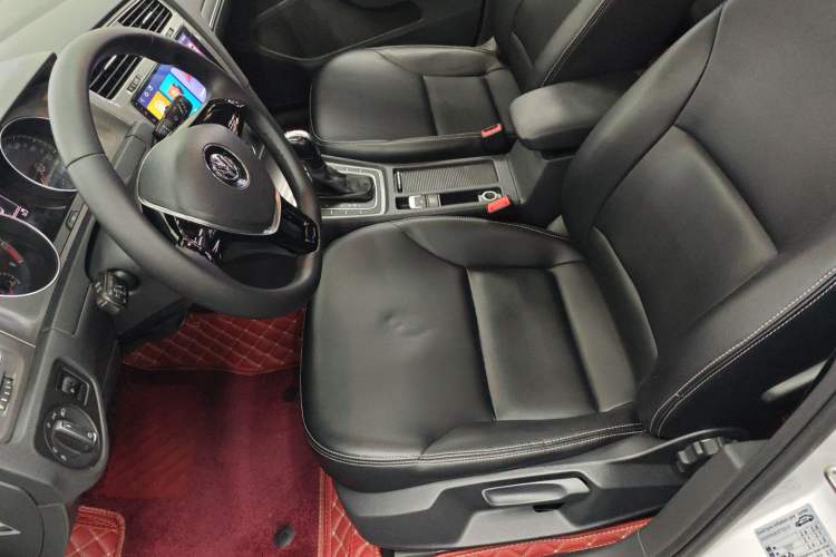 Used Volkswagen Golf 2016 230TSI Automatic Comfort Version
