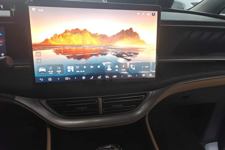 Used Denza D9 2024 DM-i 980 Four-Wheel Drive Prestige Model
