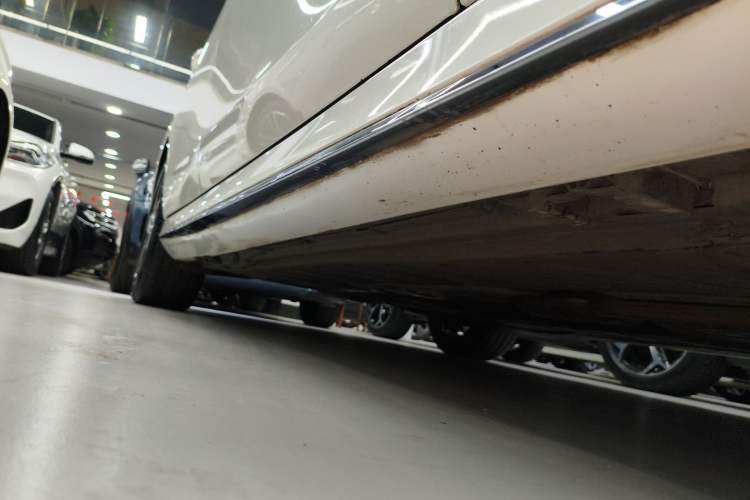 Used Mercedes-Benz E-Class 2019 Restyled E 300 L Sporty and Stylish Edition
