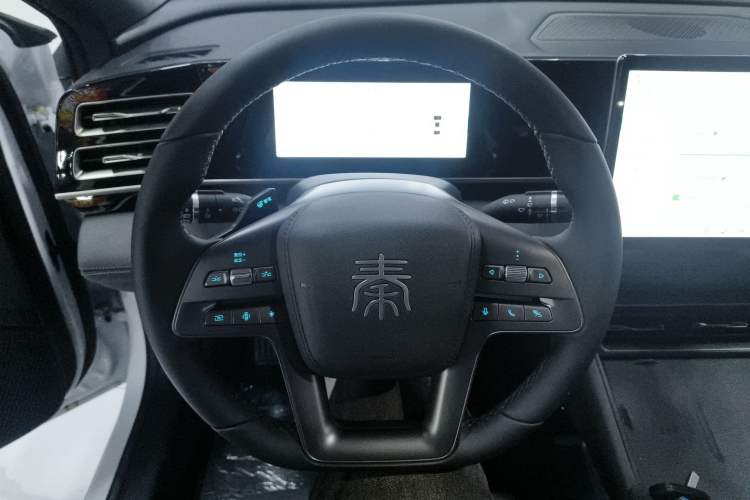 Used BYD Qin L 2025 DM-i Smart Drive 120KM Superior Model
