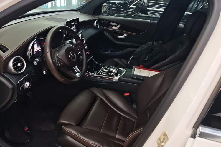 Used Mercedes-Benz GLC 2019 GLC 260 L 4MATIC Dynamic Model