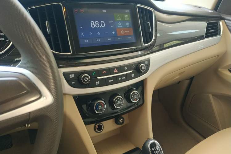 Used Baojun 730 2016 1.5T Manual Comfort Version 7 Seats