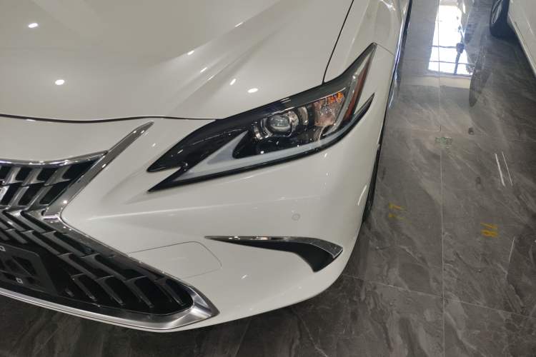 Used Lexus ES 2023 200 Excellence Edition
