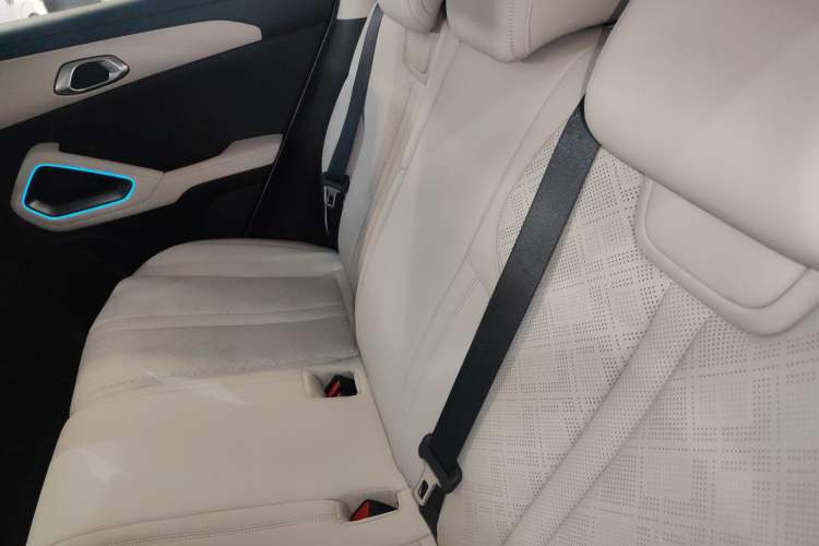 Used BYD Yuan UP 2025 Intelligent Driving Version 401 km Beyond-Range Edition