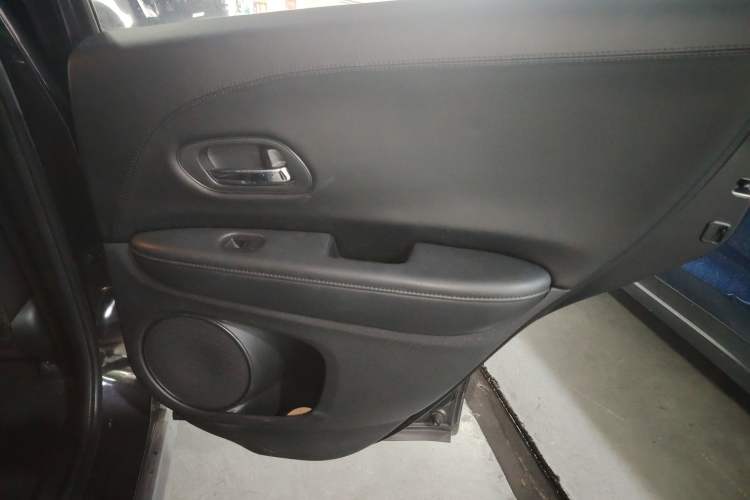 Used Honda Vezel 2015 1.8L CVT 2WD Elite Model
