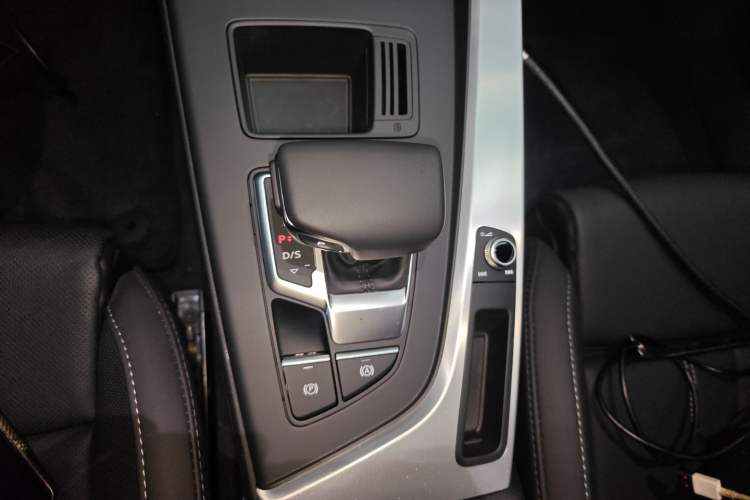 Used Audi A4L 2022 40 TFSI Fashion Dynamic Model
