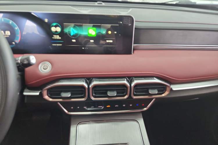 Used JETOUR X70 PLUS 2023 1.5T DCT Ziqiang PRO 7-Seater
