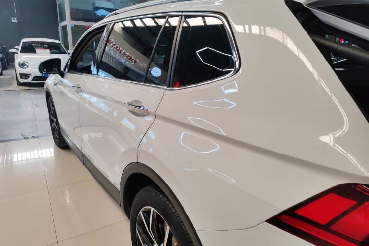 Used Volkswagen Tiguan L 2020 330TSI Automatic Two-Wheel Drive Smart Luxury Edition China VI Standard
