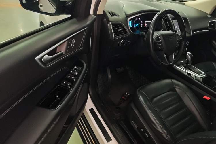 Used Ford Edge 2018 EcoBoost 245 Two-Wheel-Drive Titanium 7-Seater China VI Standard