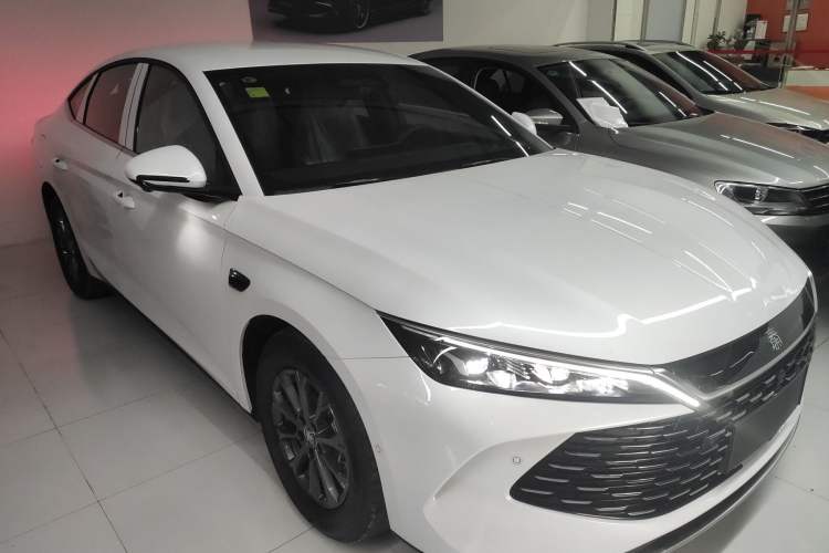 Used BYD Qin L 2025 DM-i Smart Drive 80KM Leading Model