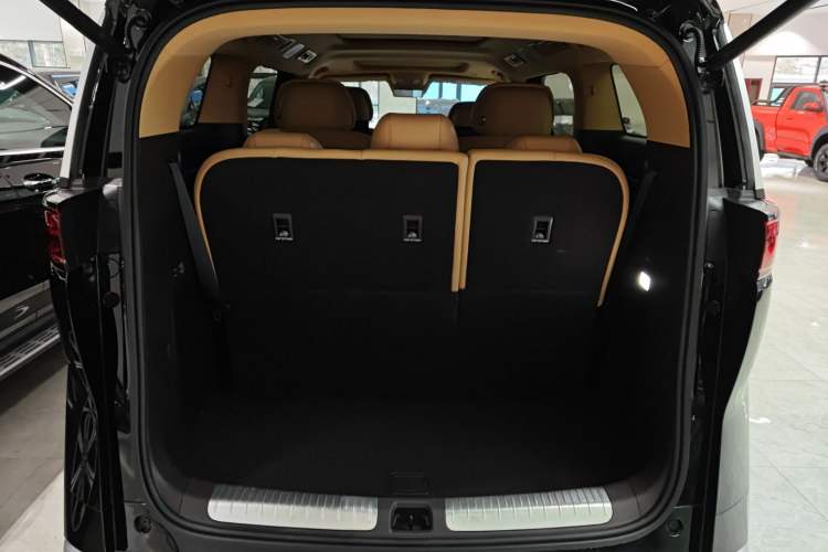 Used Denza D9 2025 DM-i Intelligent Drive 1020 Four-Wheel Drive Flagship Model
