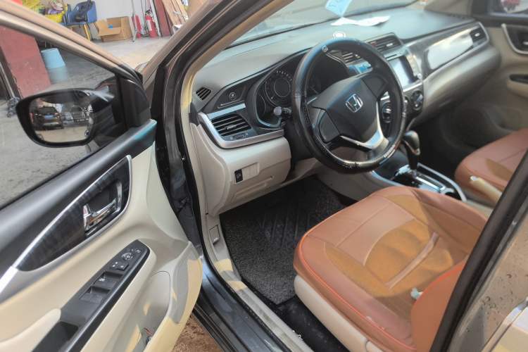 Used Honda Crider 2013 1.8L automatic comfort version
